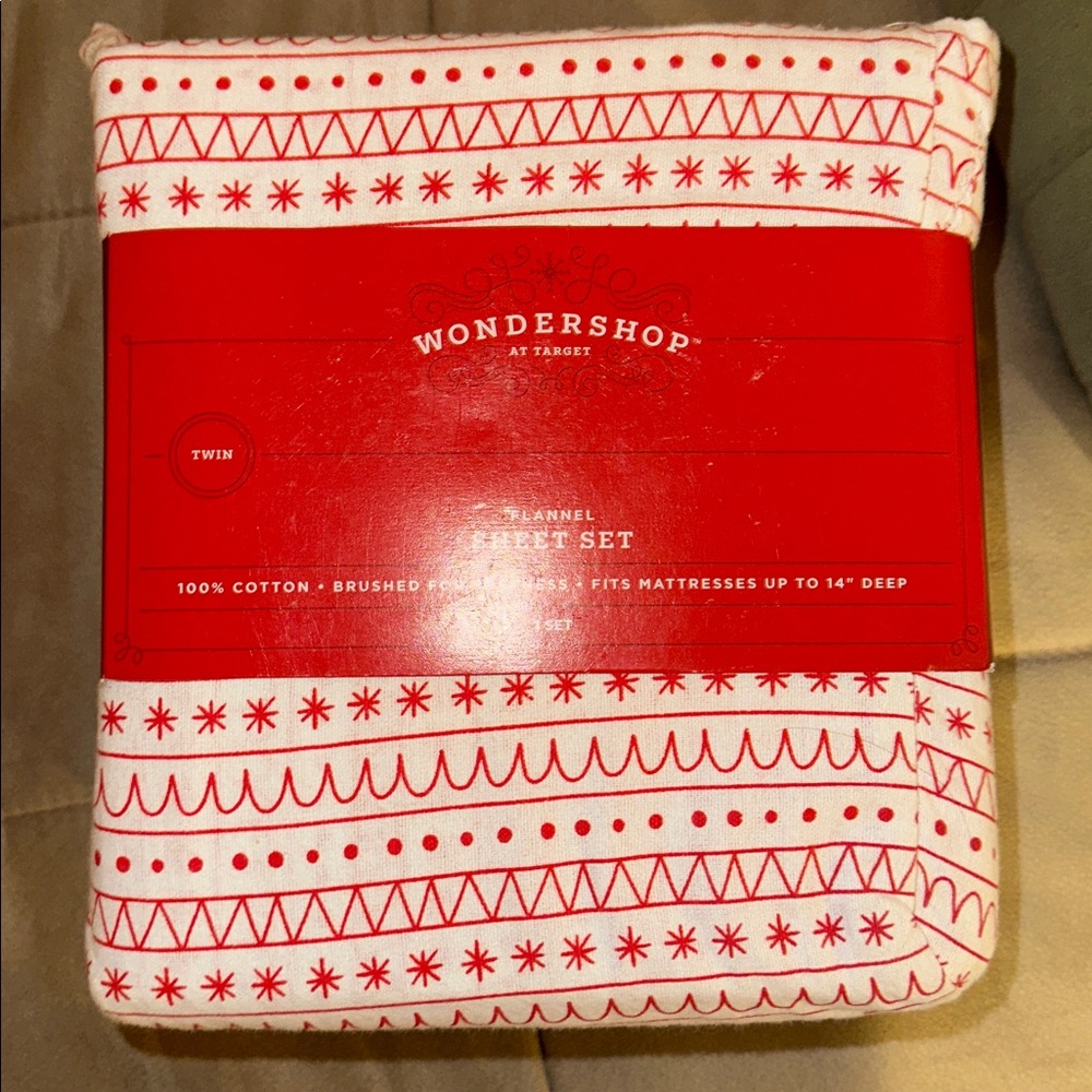 Wondershop Red and White Flannel Sheet Set size Twin